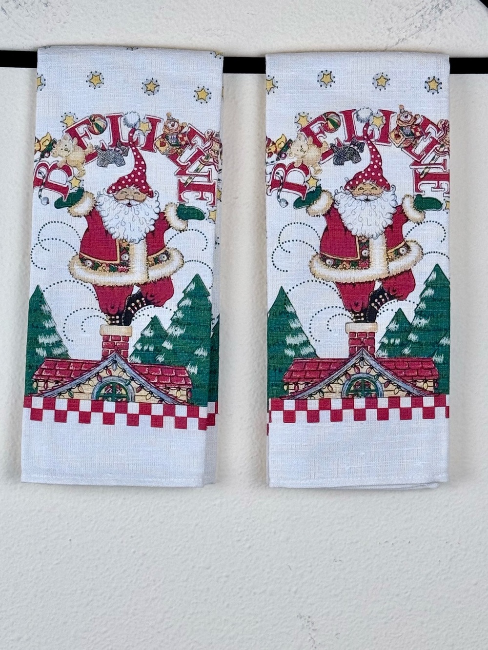Mary Englebreit Kitchen Towels Set of 2“Believe“ Santa Holiday READ